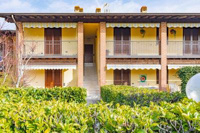 HOST4U - MARGE Beautiful Apartment with Pool and Private Parking in Padenghe del Garda