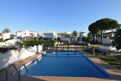 399-Casa moderna con amarre 14m y piscina privada