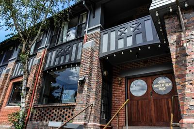 Alpine Hotel, Eat Drink Sleep