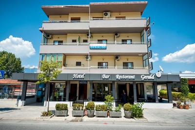 Double Room in Hotel Geraldo