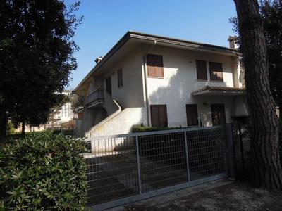 Villa with garden and barbecue 250m from the sea