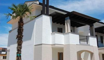 Beautiful apartment with swimming pool and solarium