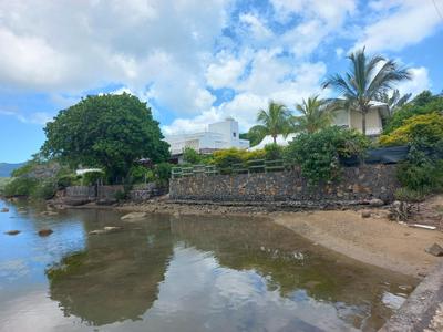 21LG Ilot Fortier M Sea Front and Swimming pool