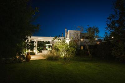 Prestigiosa villa con piscina condominiale