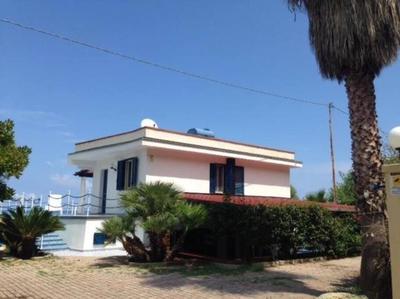 Villa Delfino Blu con accesso diretto al mare dalla scogliera e privacy impagabile.