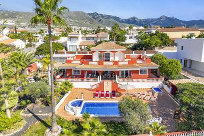 Villa Oleada by Villa Plus