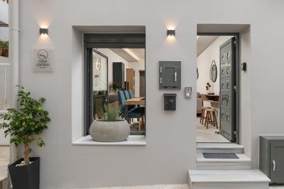 2 bd downtown home with private parking 400 meters walk to the beach