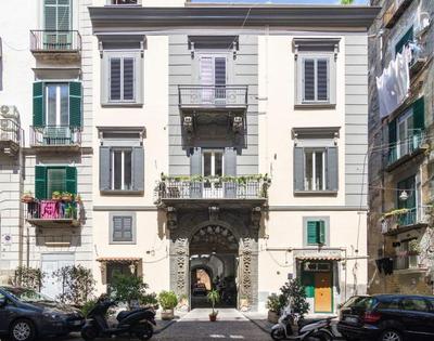Élite House parking small car