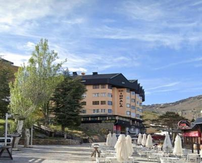 Apartamento Ameto en la plaza Pradollano"Junto al telecabina Borreguiles"