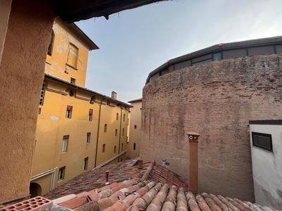 Appartamento Elegante con 2 Camere nel Centro Storico di Bologna