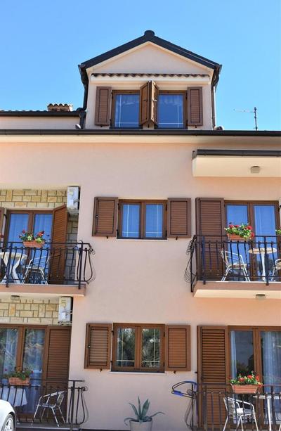 Apartments & Rooms Ivana