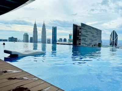 Amazing KLCC SKY view infinity pool Eaton Residences Suites