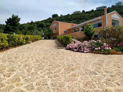 Villa Amfiario - Luxury & Breathtaking views under the Attica Sun!