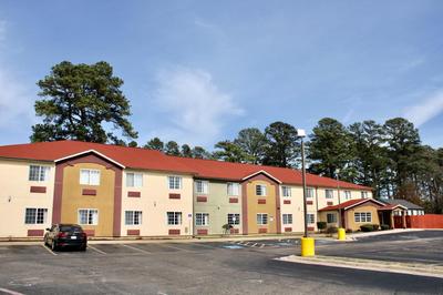 HomeTown Inn & Suites