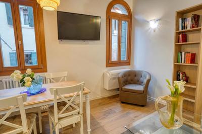 Ecco Suites Apartments