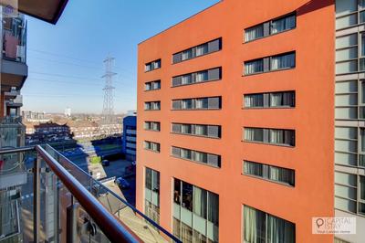 Deluxe One-Bed Apartment near London Excel