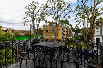 Bright 2 bedroom flat with terrace in Notting Hill