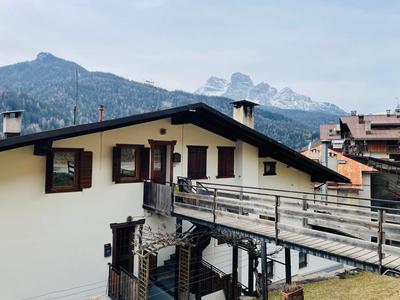 Accogliente attico vista Dolomiti