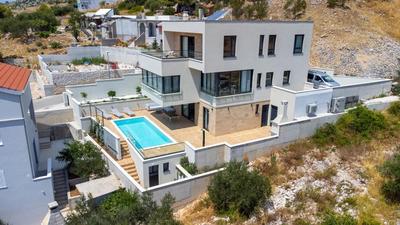Villa Astera -heated pool, 4 bedrooms, and sea views
