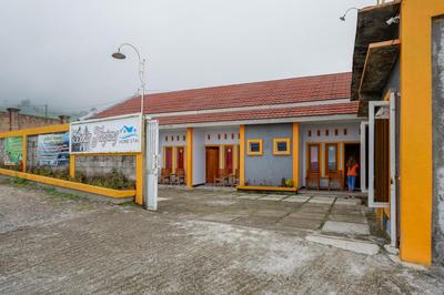 RedDoorz near Candi Cetho Karanganyar