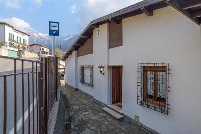 GuestHost - Lake View Villa with Private Parking
