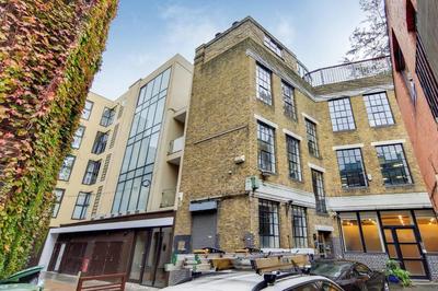 The Borough Collection near London Bridge and Borough Market - by Short Stories London