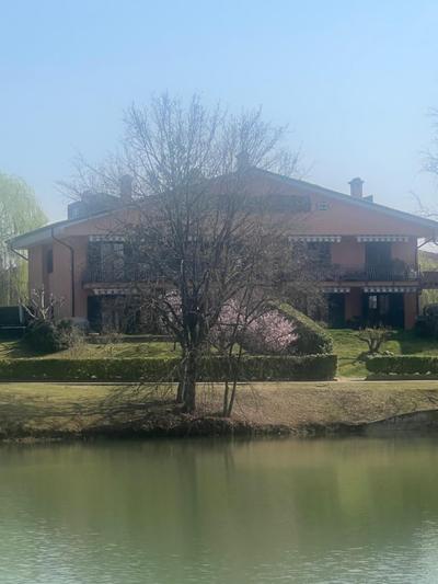 Ampio Appartamento con vista lago, sauna e camino Golf club Margara