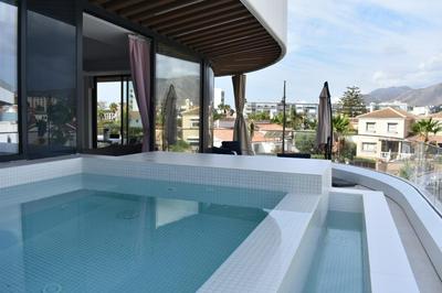 Luxury complex beachfront apartment, infinity pool, sauna, gym and large terrace
