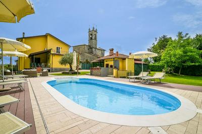 Villa Ariola