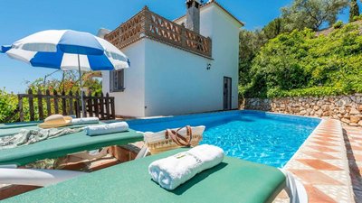 Cortijo la Joya Cómpeta by Ruralidays