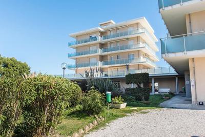 M340 - Marcelli, accogliente trilocale fronte mare con balcone