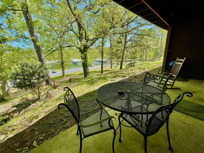 SU1 - King Studio with king bed, dining area, sleeper sofa and view of Lake Ouachita