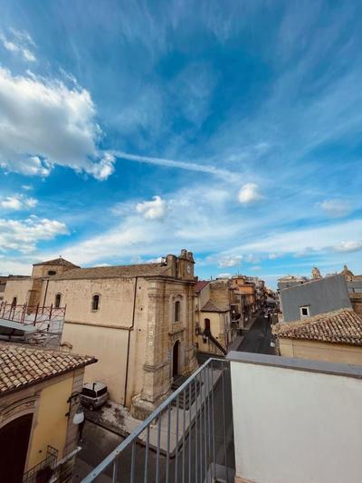 Spazioso Appartamento in Centro con Terrazzo Privato - Privitera