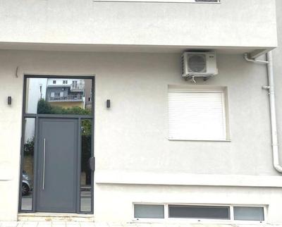 Artzy petit apartment close to the center