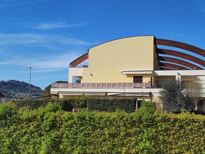 Appartamento L'Azalea - a due passi da Numana con grande terrazzo e piscina condominiale stagionale