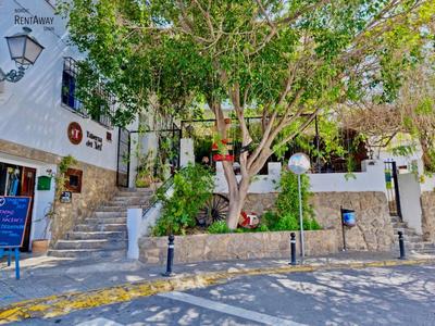 Casa Sèquia by NRAS