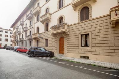 Magenta Apartment by Mamo Florence