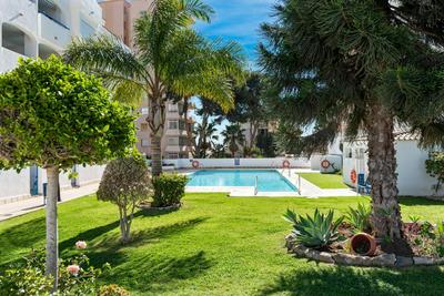 Marysol Apt with pool by Costarentals - Ref 200