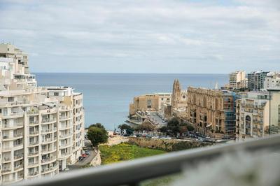 Sea View Apartment 2 bedrooms 2 bathrooms, 2 minutes away from the sea