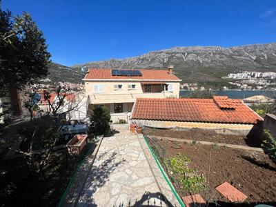 Apartments and Rooms Maritimo