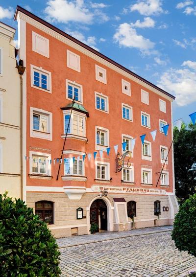 Altstadt- und Businesshotel Pfaubräu - Brauereigasthof - Frühstücksbuffet - kostenfreie Radgarage - Hunde willkommen
