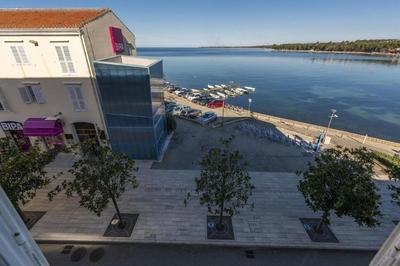 Apartment Tesla with Sea View