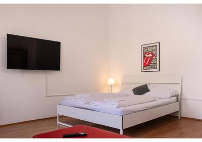 Viennese 3BR Apt. Near Wiener Stadthalle & Central