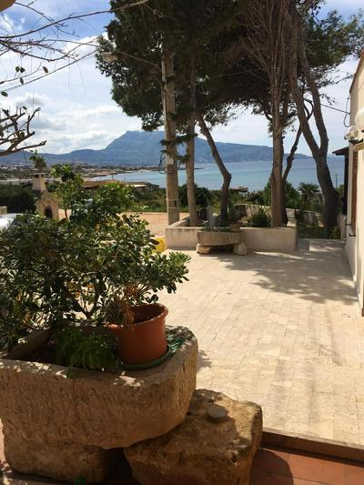 HOLIDAY HOME CON VERANDA SUL MARE e A 3 MINUTI A PIEDI DALLA SPIAGGIA