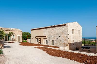 Casale Donna Costanza