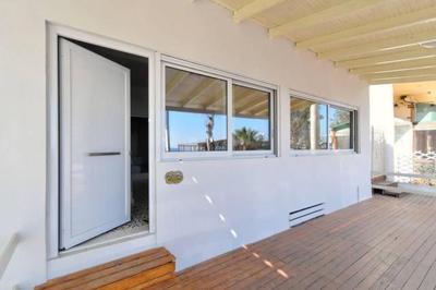 Beachfront Apartment Downtown close to Athens Airport