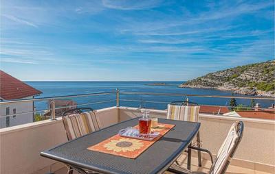 Vacation house with heated swimming pool 70 meters from the beach-Bobanac