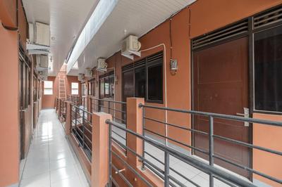 RedDoorz Syariah near Siloam Hospitals Bulak Kapal