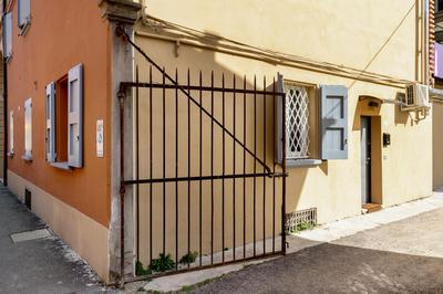 Modern studio in Borgo Panigale by Wonderful Italy