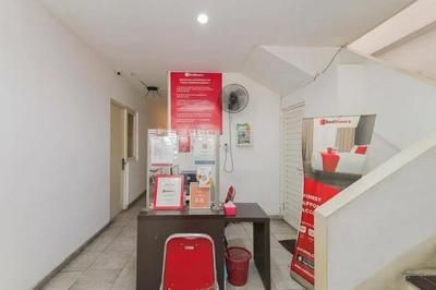RedDoorz near Kaza Mall Surabaya